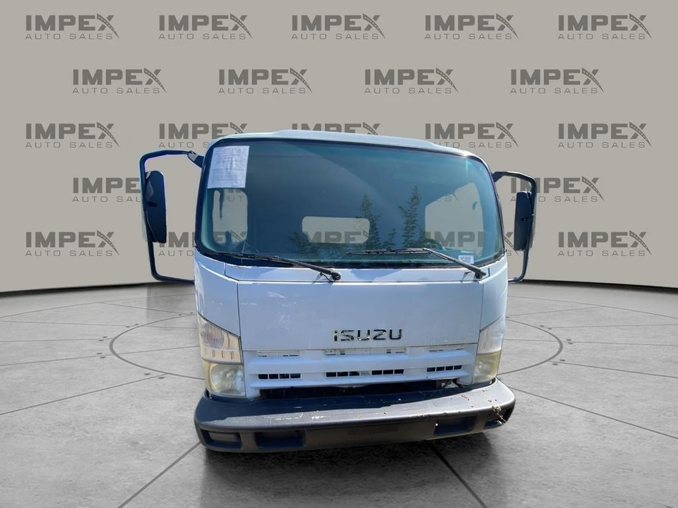 2011 Isuzu Elf - Image 3 of 31