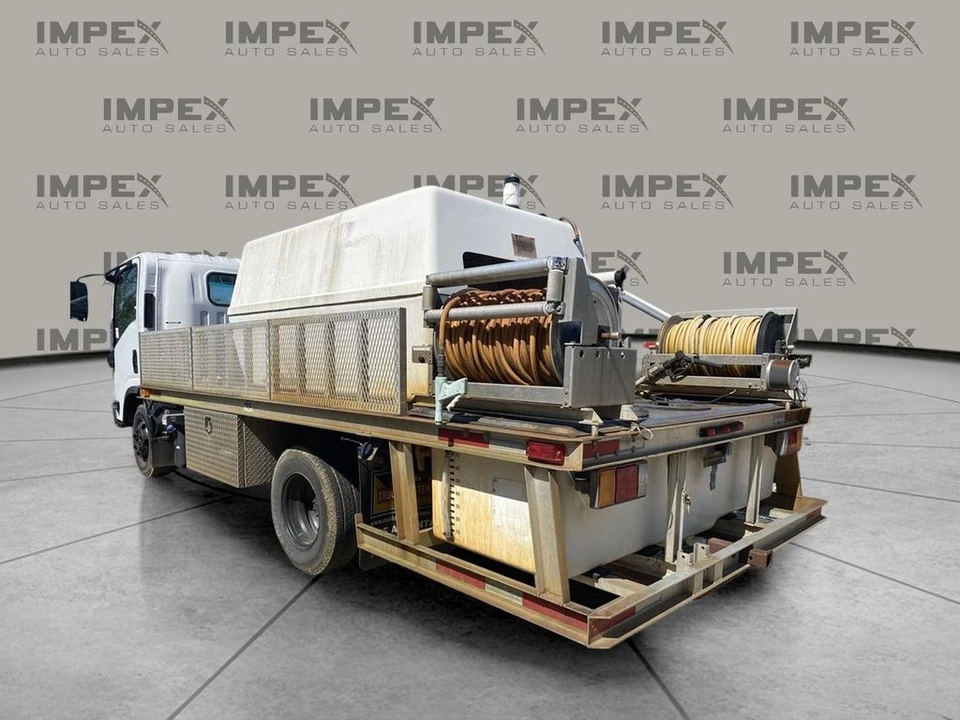 2011 Isuzu Elf - Image 2 of 31