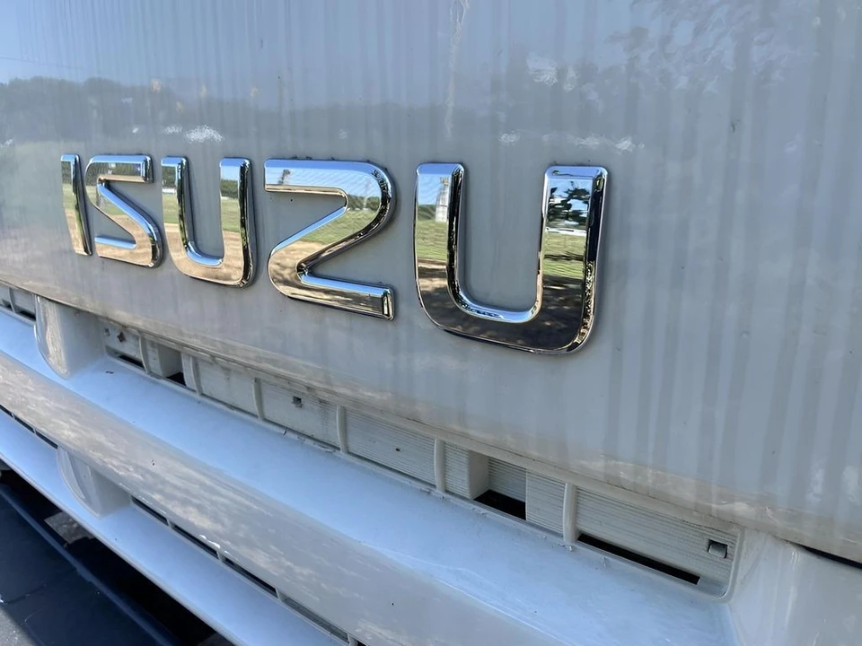 2011 Isuzu Elf - Image 22 of 31