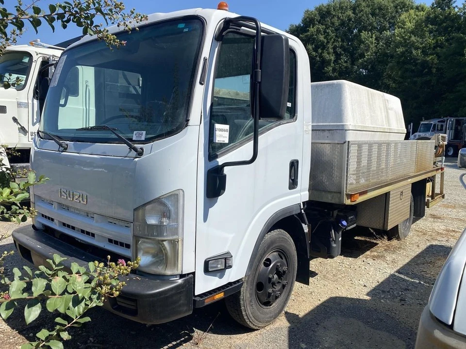 2011 Isuzu Elf - Image 7 of 31