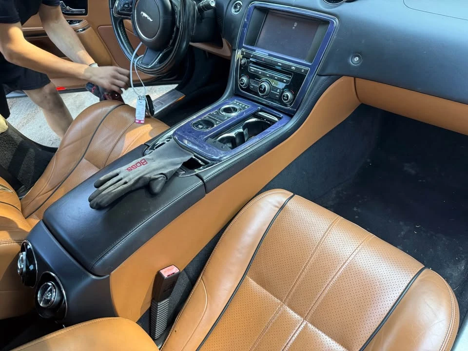 2011 Jaguar X351 XJ - Image 4 of 9