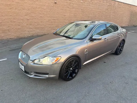 2011 Jaguar XF Luxury Sedan 4D