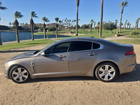 2011 Jaguar XF Luxury Sedan 4D