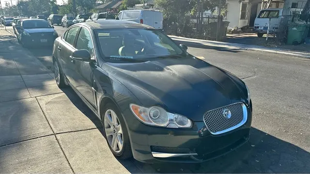 2011 Jaguar XF Premium Luxury Sedan 4D