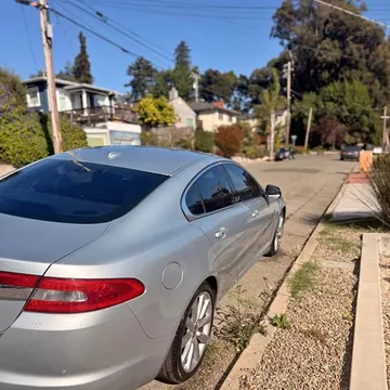2011 Jaguar XF Premium Luxury Sedan 4D