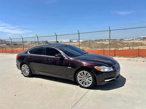 2011 Jaguar XF Premium Luxury Sedan 4D
