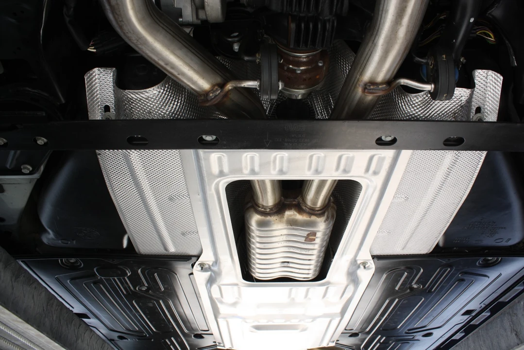 2011 Jaguar X250 XFR - Image 10 of 21
