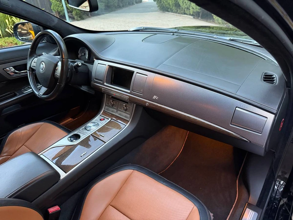 2011 Jaguar X250 XFR - Image 8 of 21
