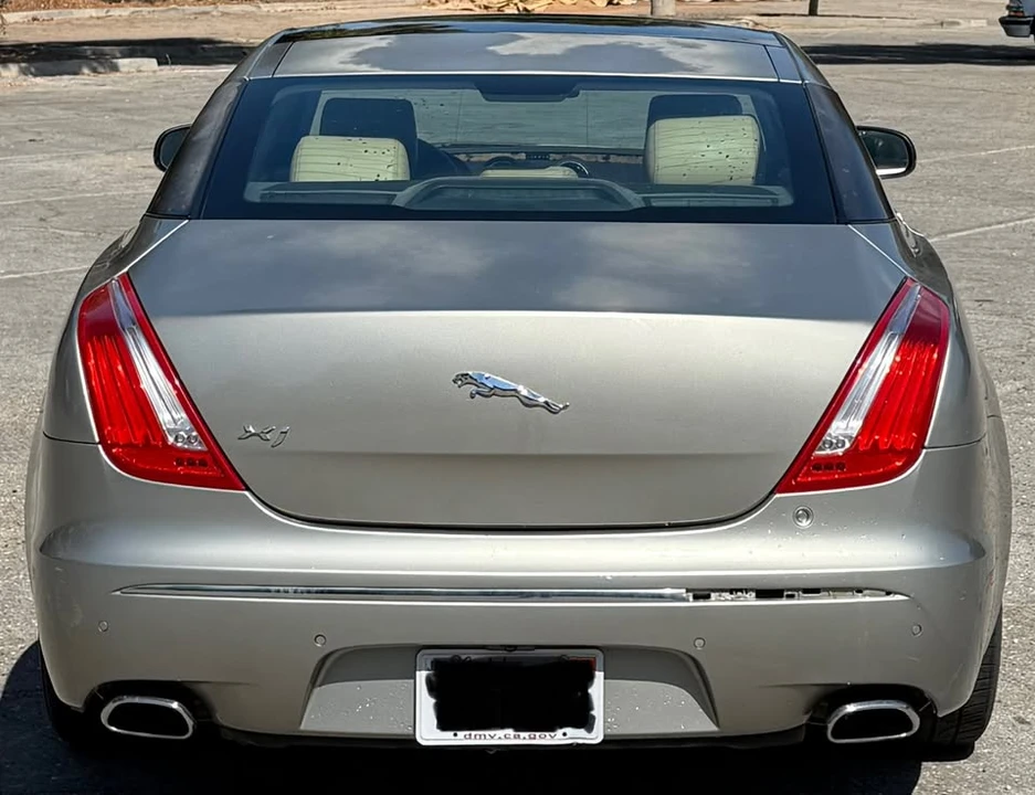 2011 Jaguar XJ - Image 2 of 10