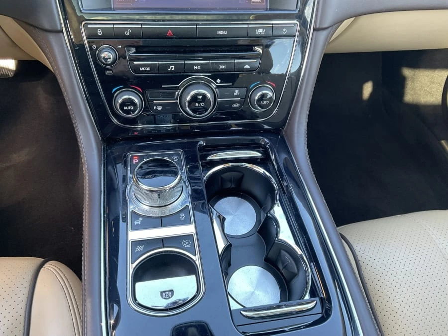 2011 Jaguar X351 XJ - Image 9 of 13