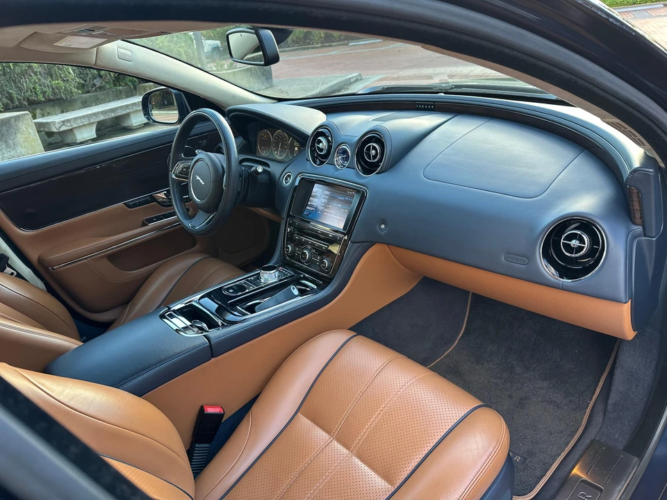 2011 Jaguar X351 XJ - Image 27 of 31