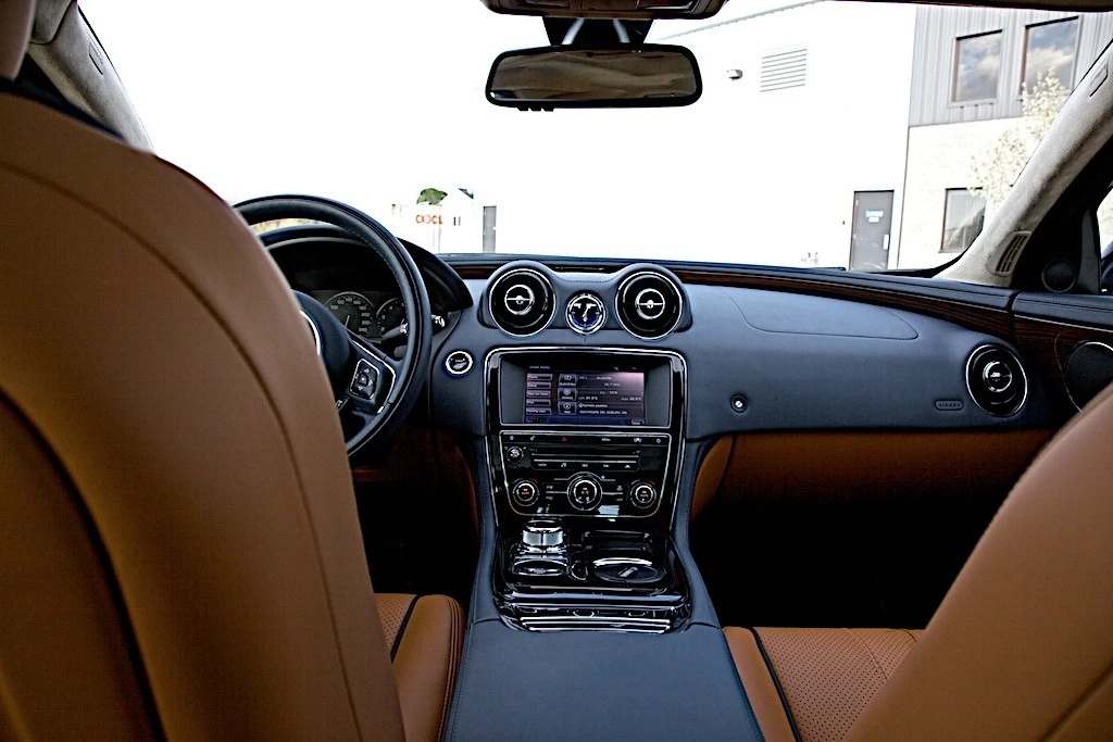 2011 Jaguar X351 XJ - Image 8 of 14