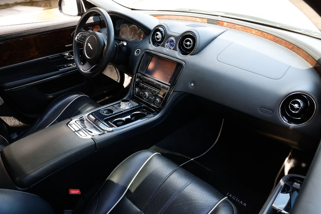 2011 Jaguar X351 XJR - Image 18 of 21