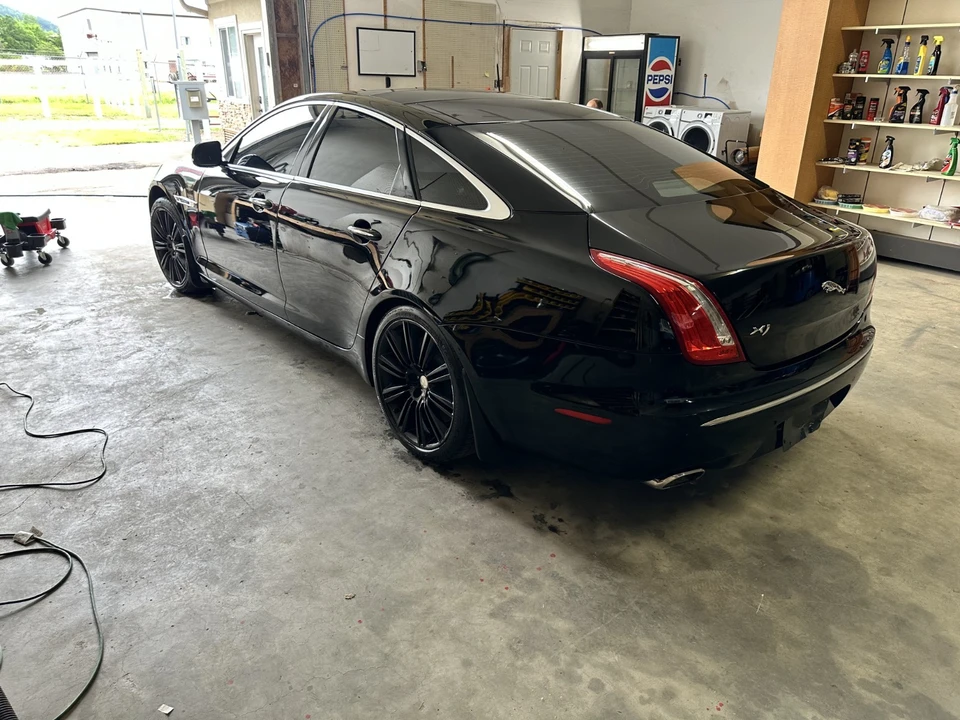 2011 Jaguar X351 XJ - Image 10 of 23