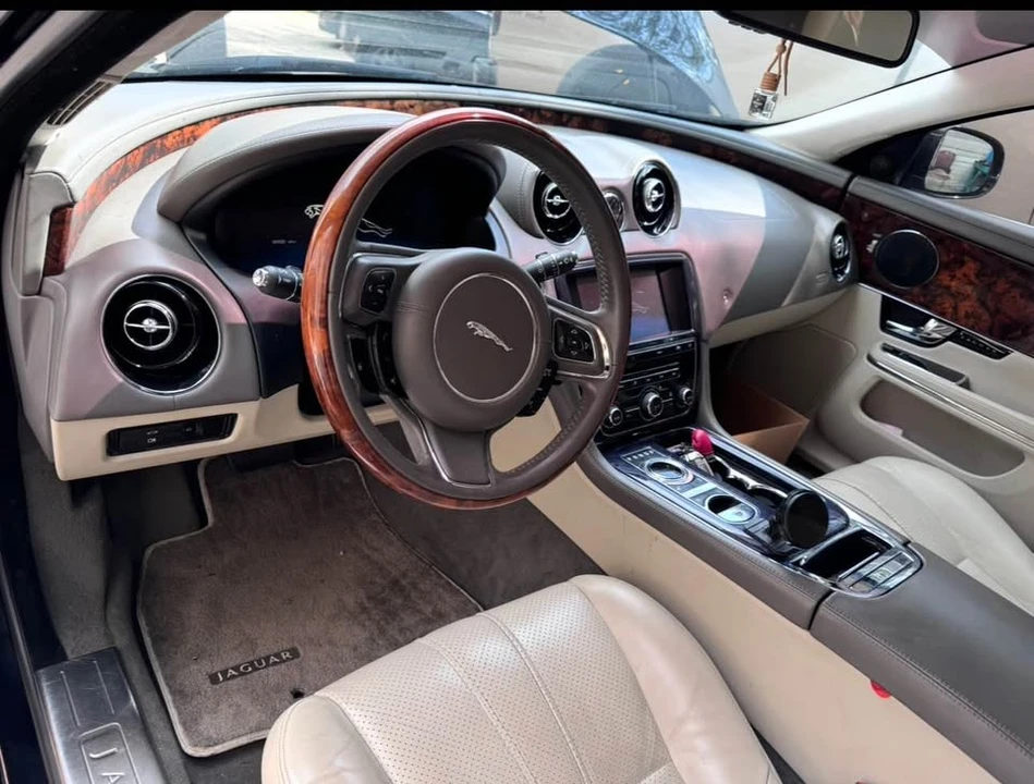 2011 Jaguar X351 XJ - Image 2 of 4