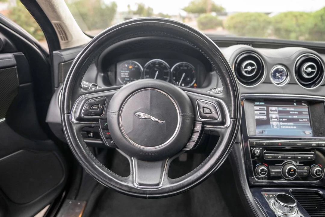 2011 Jaguar X351 XJ - Image 12 of 21