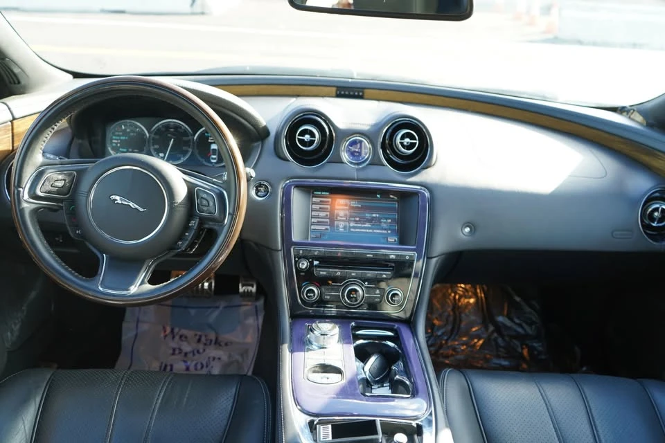 2011 Jaguar X351 XJ - Image 11 of 20