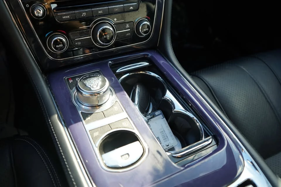 2011 Jaguar X351 XJ - Image 8 of 20