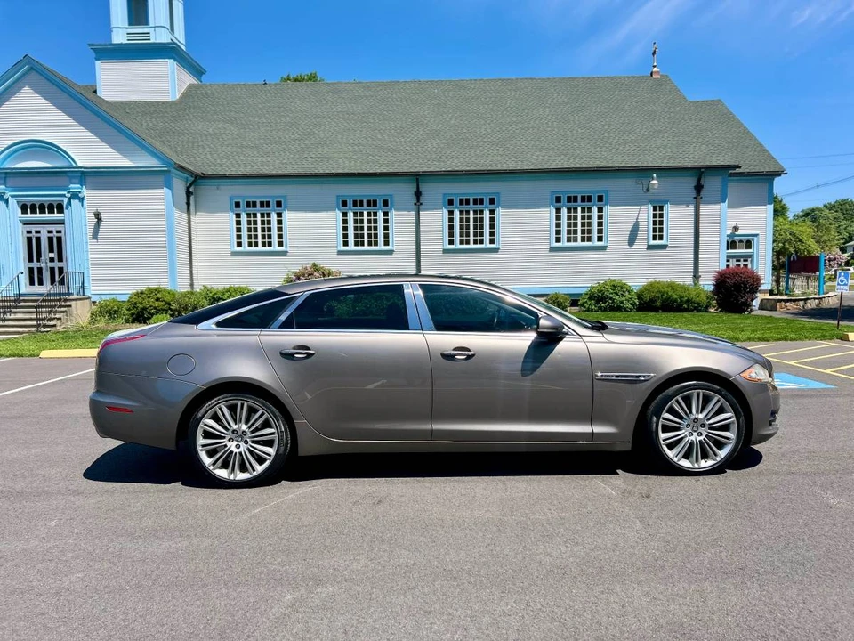 2011 Jaguar X351 XJ - Image 4 of 10