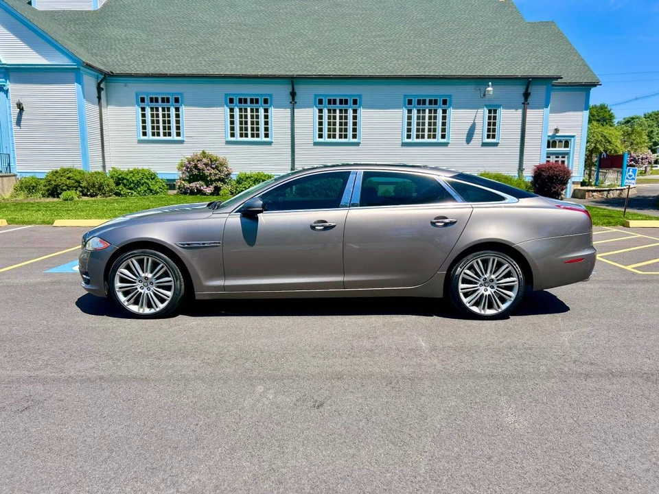 2011 Jaguar X351 XJ - Image 2 of 10