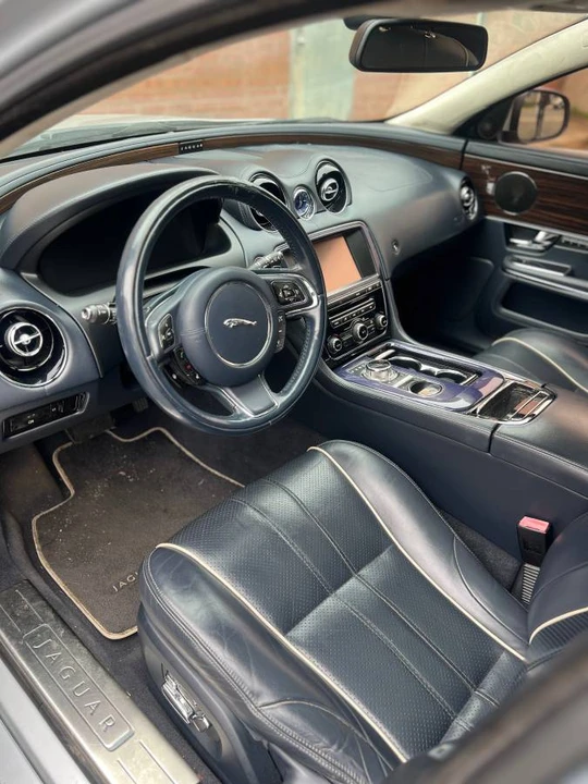 2011 Jaguar X351 XJ - Image 2 of 6