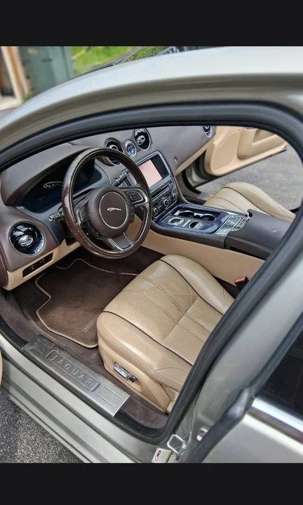 2011 Jaguar X351 XJ - Image 6 of 17
