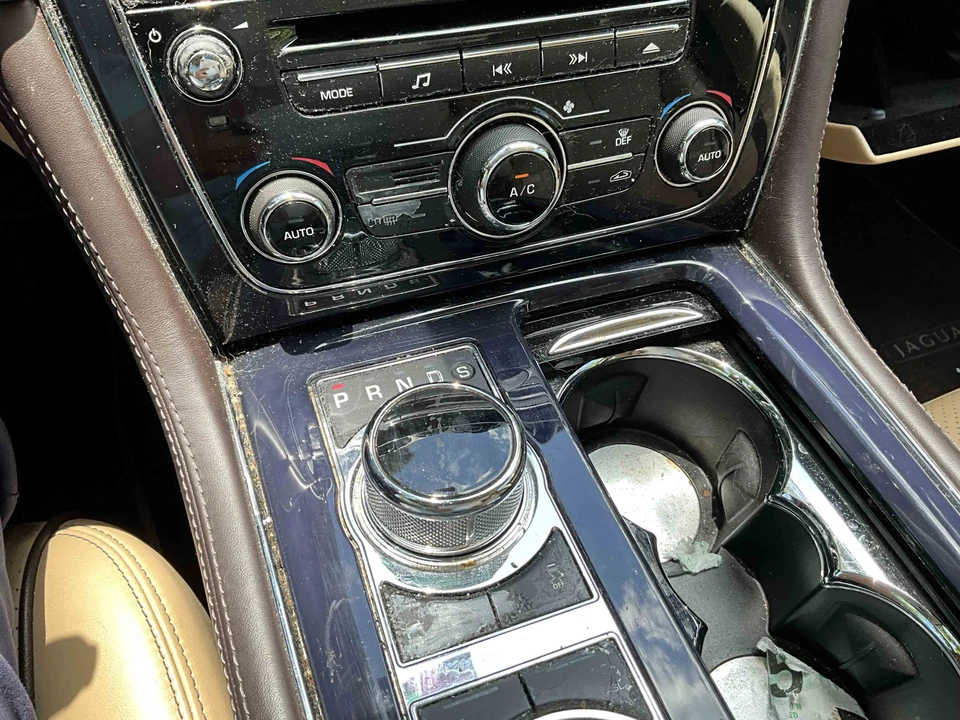 2011 Jaguar X351 XJ - Image 27 of 31