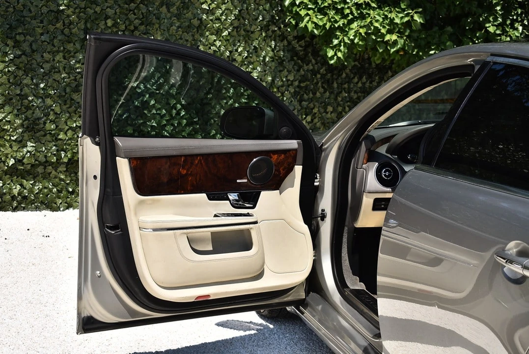 2011 Jaguar X351 XJ - Image 14 of 30