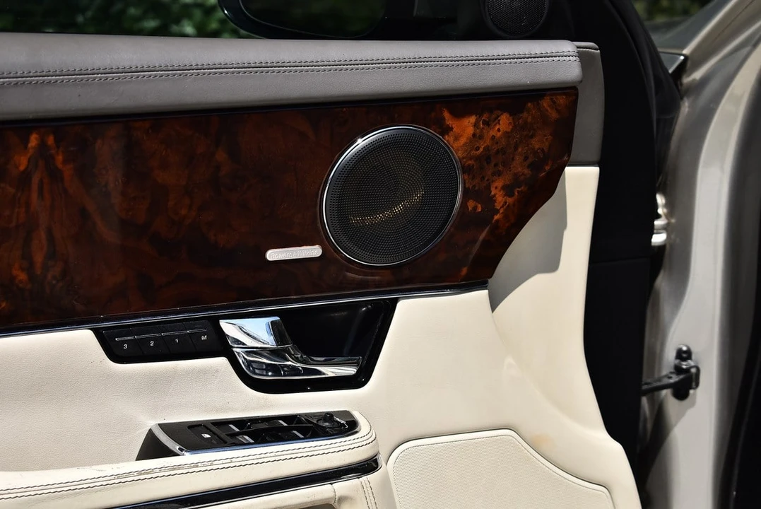 2011 Jaguar X351 XJ - Image 16 of 30