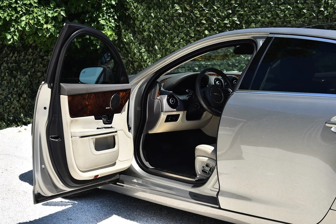 2011 Jaguar X351 XJ - Image 17 of 30