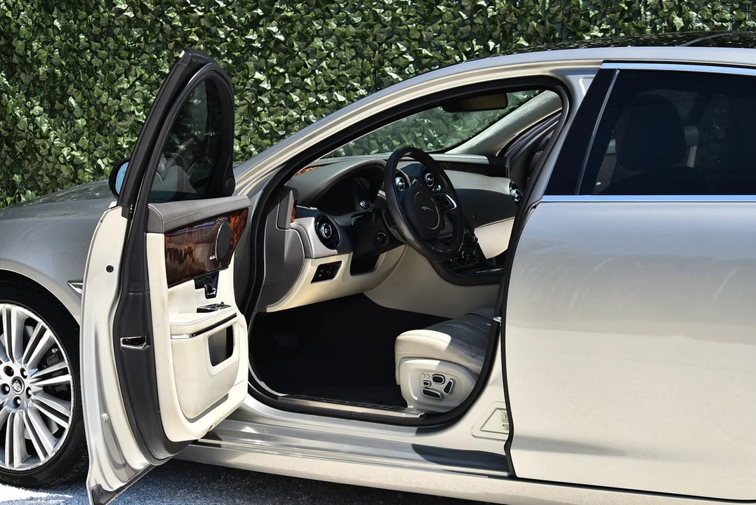 2011 Jaguar X351 XJ - Image 18 of 30