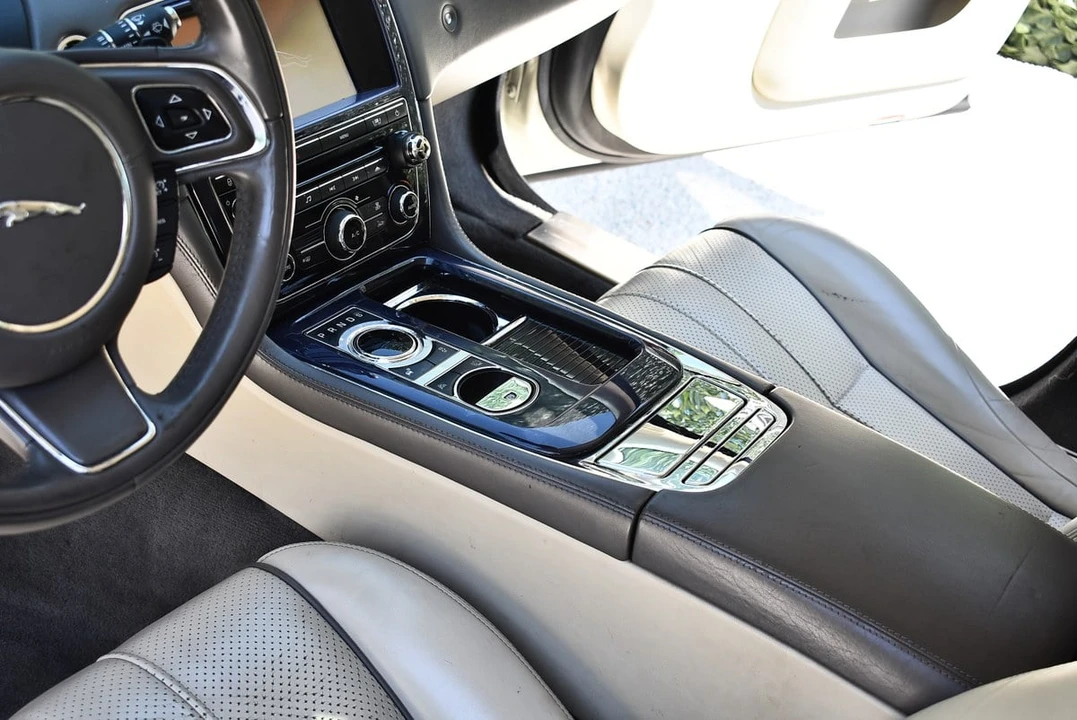 2011 Jaguar X351 XJ - Image 23 of 30