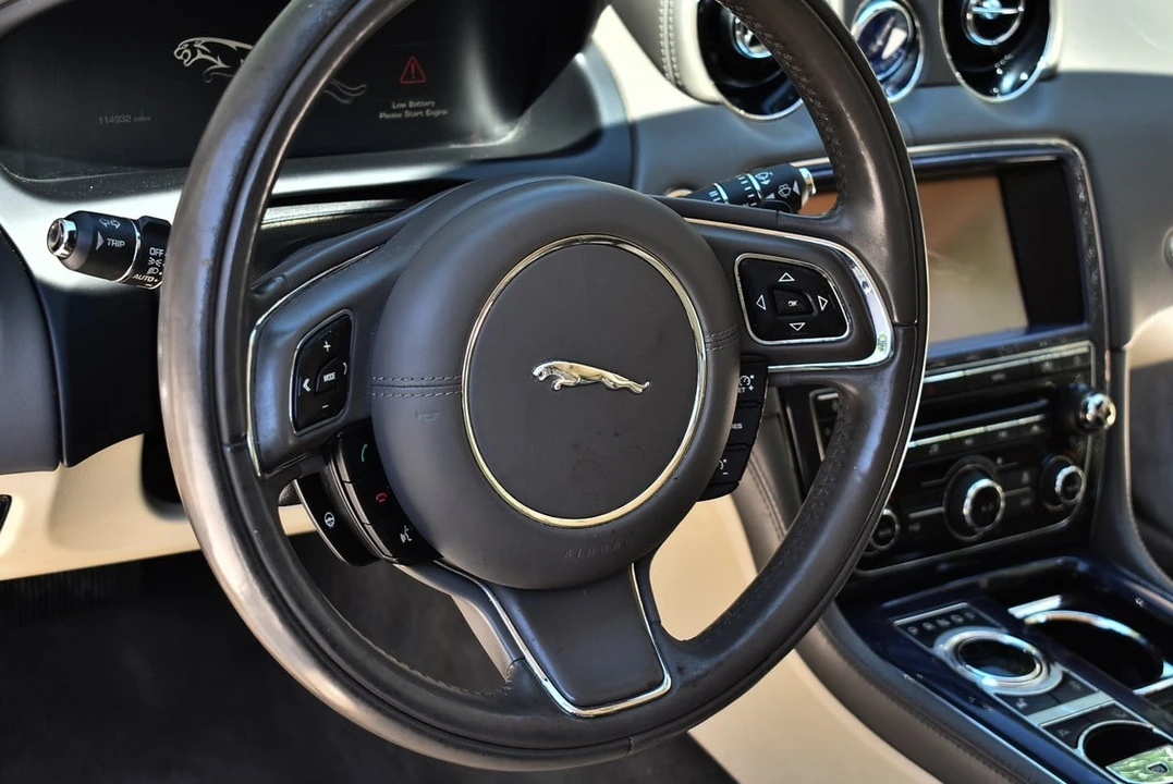 2011 Jaguar X351 XJ - Image 24 of 30