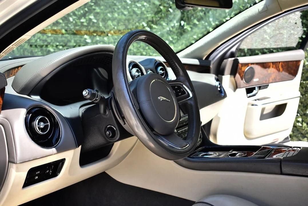 2011 Jaguar X351 XJ - Image 25 of 30