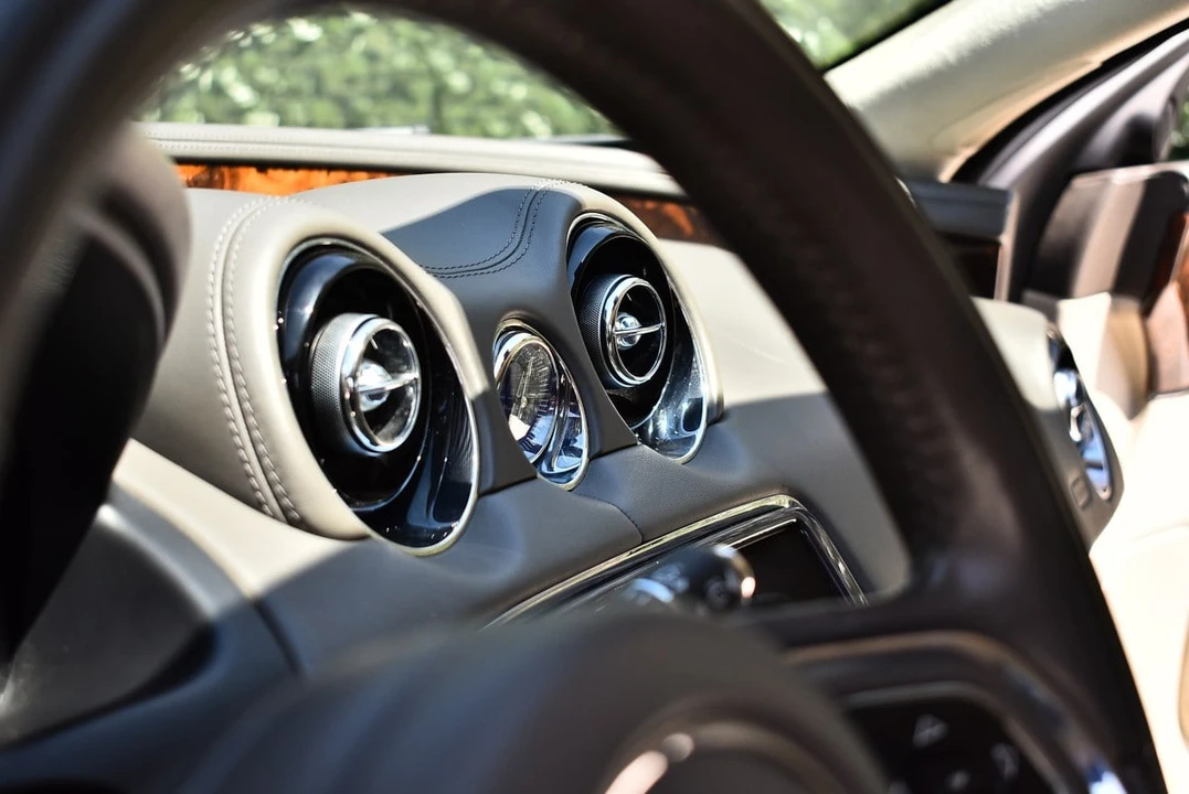 2011 Jaguar X351 XJ - Image 28 of 30
