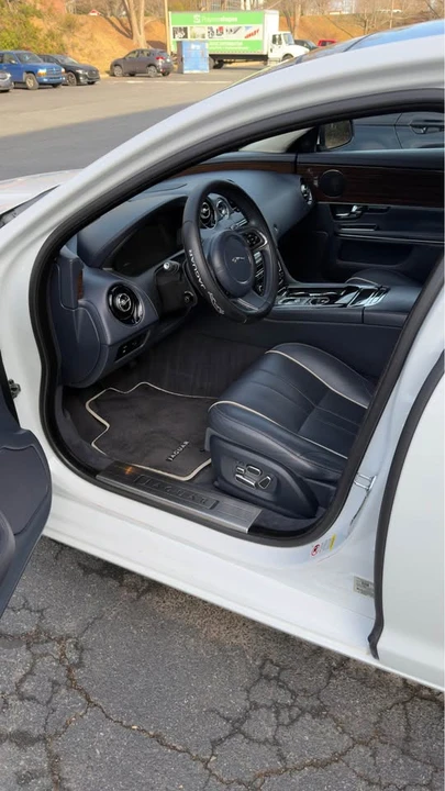 2011 Jaguar X351 XJ - Image 9 of 13