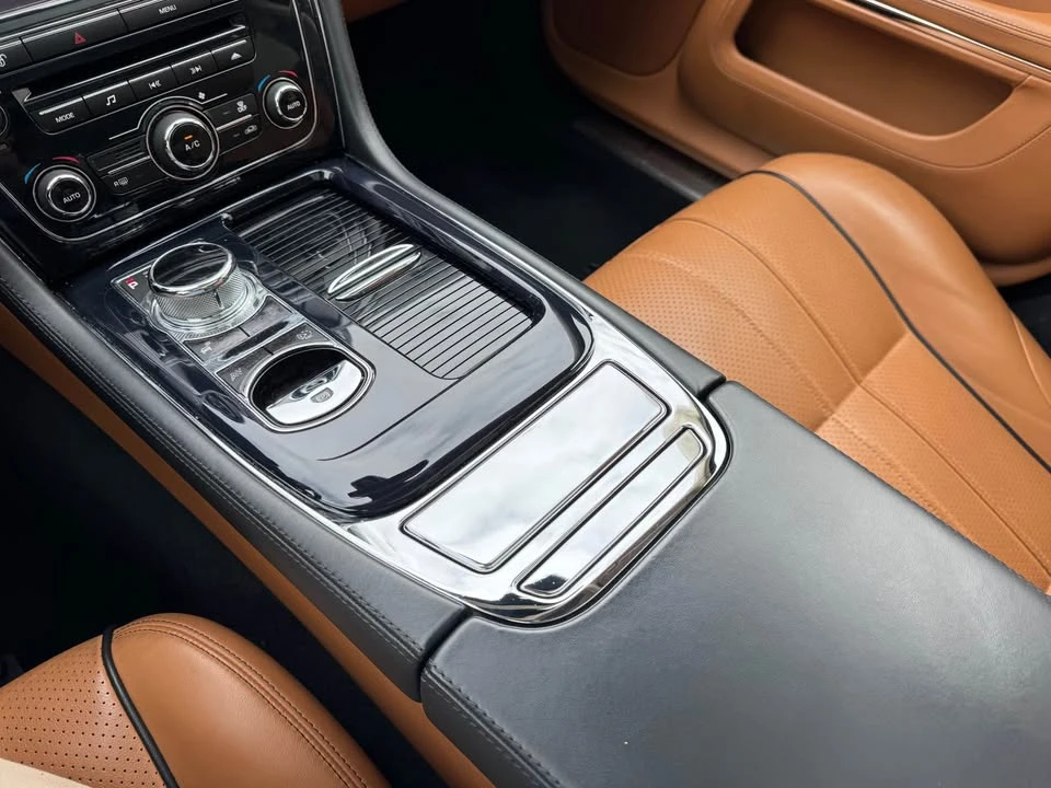 2011 Jaguar X351 XJ - Image 8 of 12