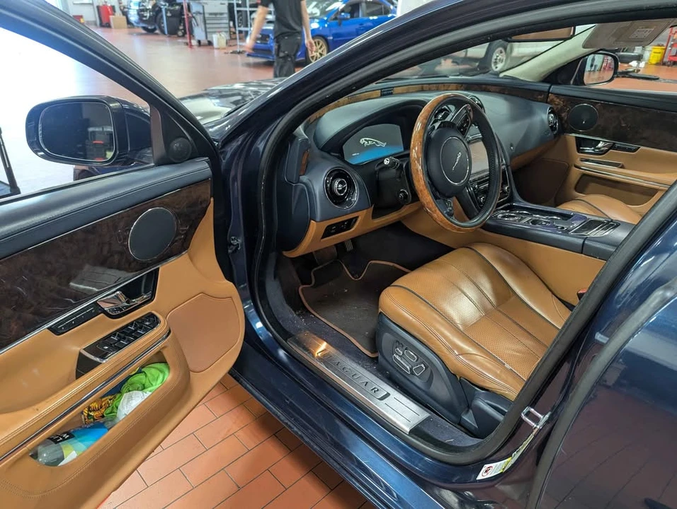 2011 Jaguar X351 XJ - Image 8 of 9
