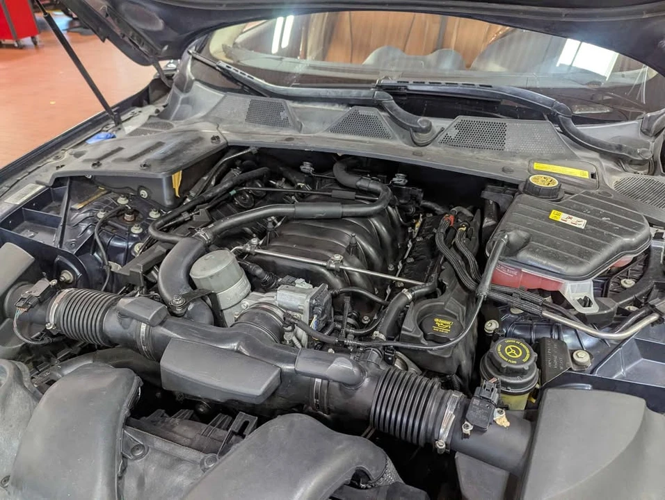 2011 Jaguar X351 XJ - Image 6 of 9