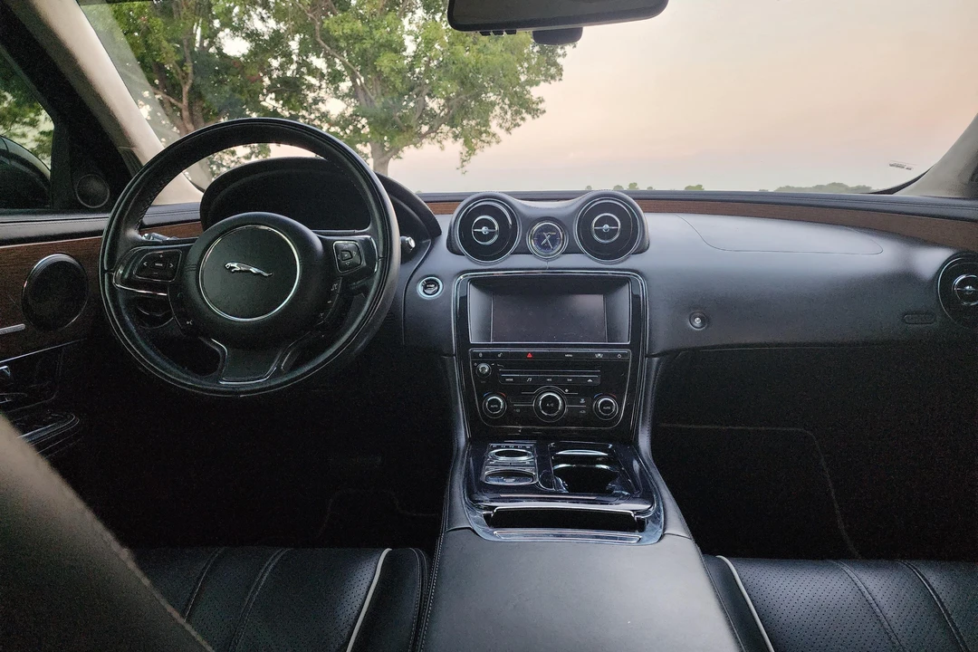2011 Jaguar X351 XJ - Image 16 of 31