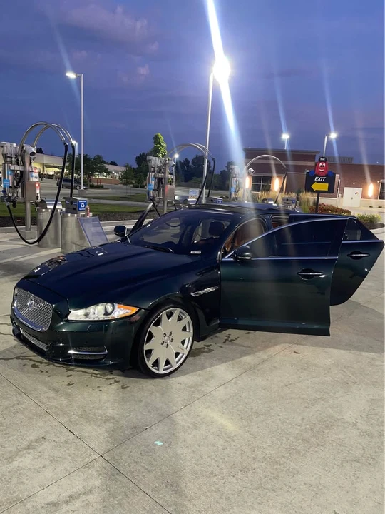 2011 Jaguar X351 XJ - Image 6 of 10