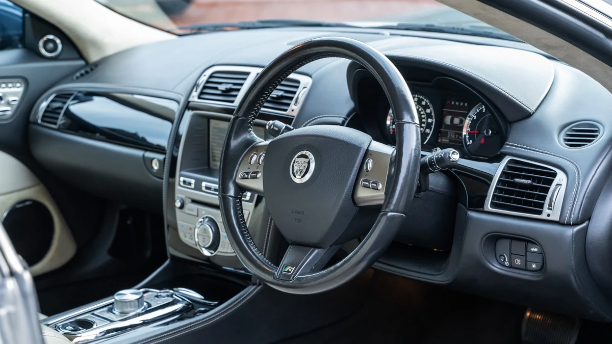 2011 Jaguar X150 XKR - Image 17 of 30