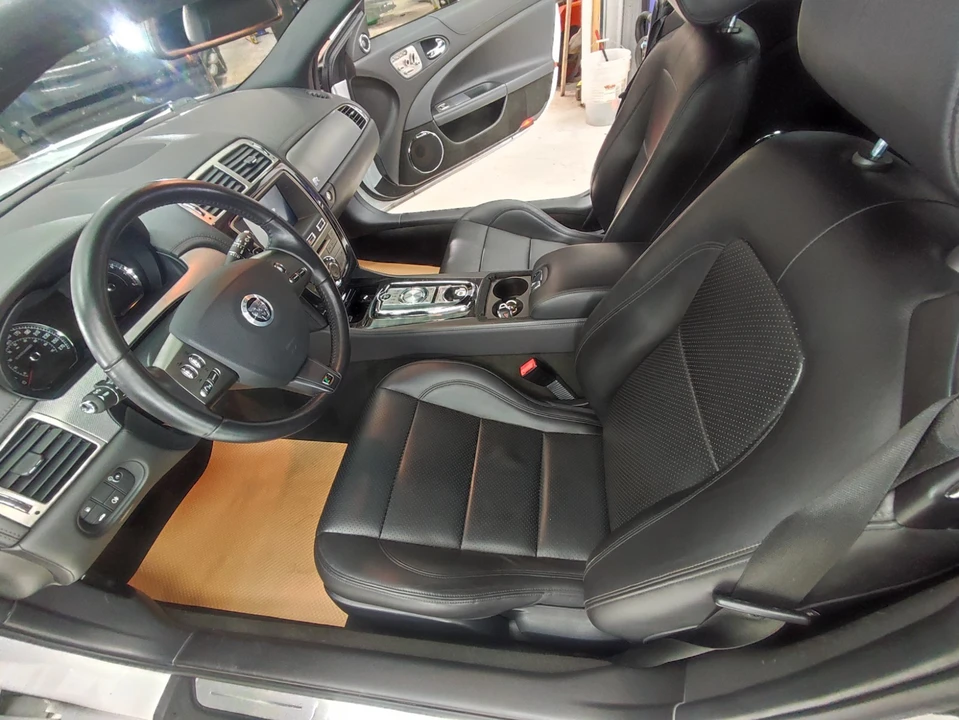2011 Jaguar X150 XKR - Image 8 of 11