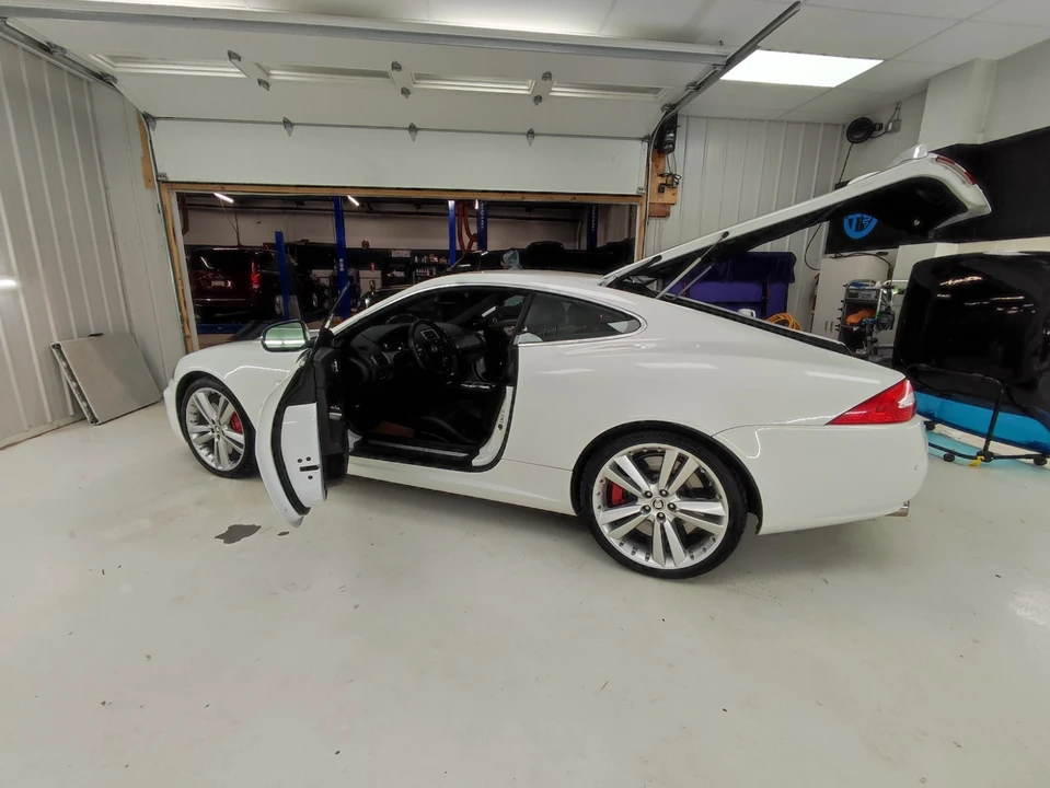 2011 Jaguar X150 XKR - Image 7 of 11