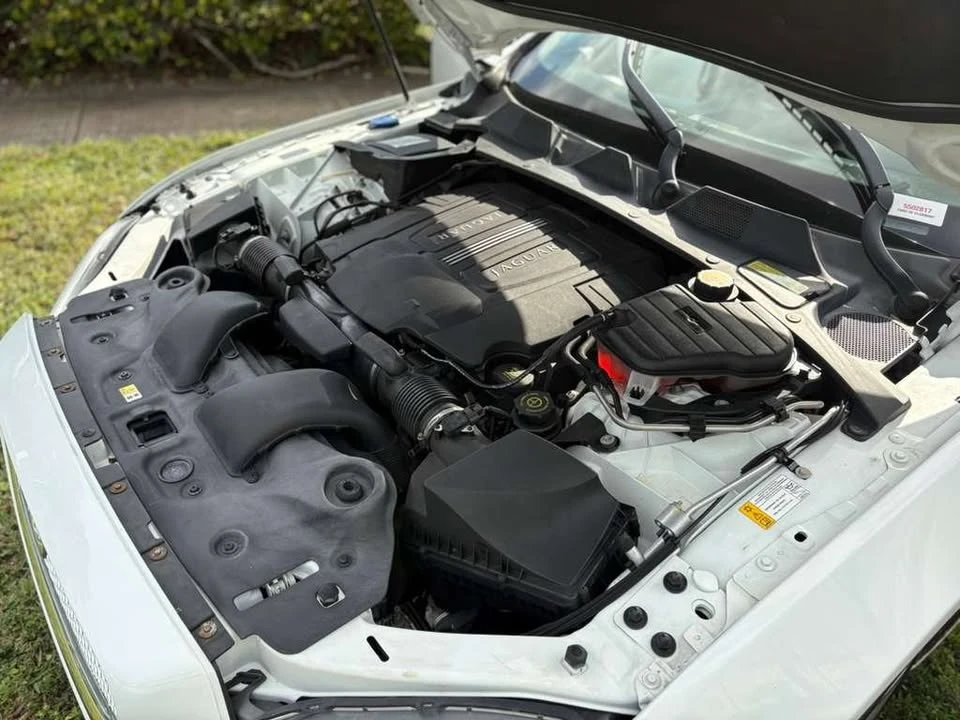 2011 Jaguar X351 XJ - Image 9 of 17