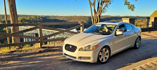 2011 Jaguar XF Luxury Sedan