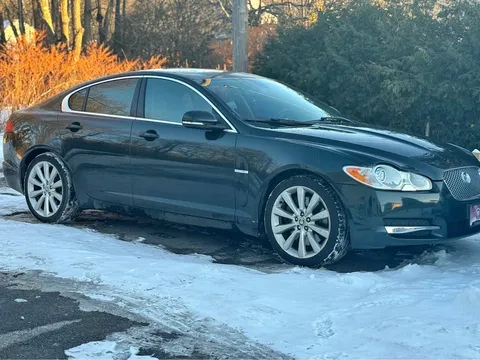 2011 Jaguar XF Premium Luxury Sedan
