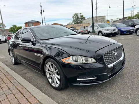 2011 Jaguar XF Premium Luxury Sedan 4D
