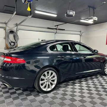 2011 Jaguar XF Premium Sedan