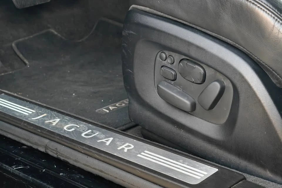 2011 Jaguar X250 XFR - Image 10 of 14